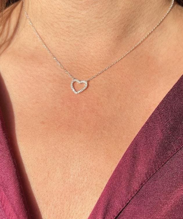 Gargantilla regulable,  de plata 925 italiana con detalle de corazón y circones