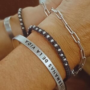 Pulsera Macrame negra o roja con bolitas de plata